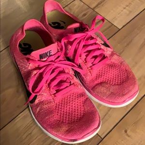 Pink nike 4.0 fly knits